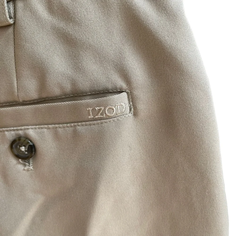Izod XFG Golf Shorts Tan Khaki Pleated Chino Men's‎ Size 32